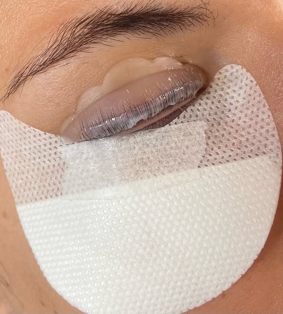 Lash lift in process